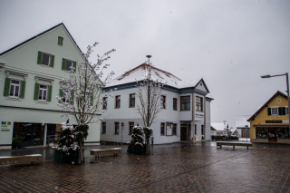 <b>csm_Schnee_Marktplatz_mit_Gemeindeamt_d51cb9a42f.png</b><br>